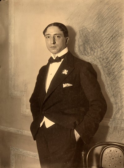 Retrato del periodista Luigi Barzini con atuendo formal de Carlo Wulz