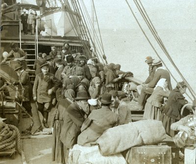 Peregrinos rusos a Jerusalén a bordo de un barco en el puerto de Beirut de Carlton Harlow Graves