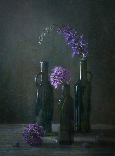 Botellas con motivos florales de Moody de Catherine Wang