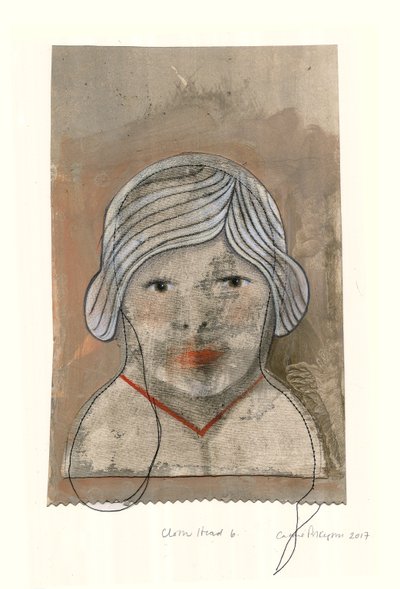 Cloth Head, 2017 (impresión digital de archivo coloreada a mano) de Cathie Pilkington