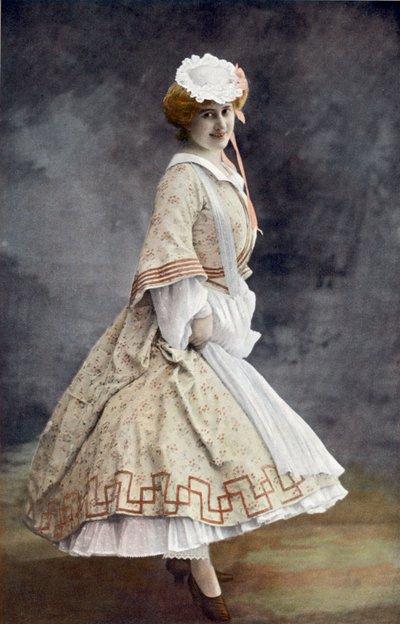 La comediante francesa Jeanne Saulier como Arlette en la opereta "Die Fledermaus" (El murciélago) en París, foto de Cautin y Berger del periódico francés "Le Theatre" mayo de 1904 de Cautin and Berger