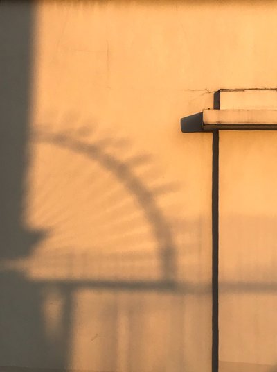 Composición - Arquitectura - Sombras, 2019 (foto) de Cécile Jamet