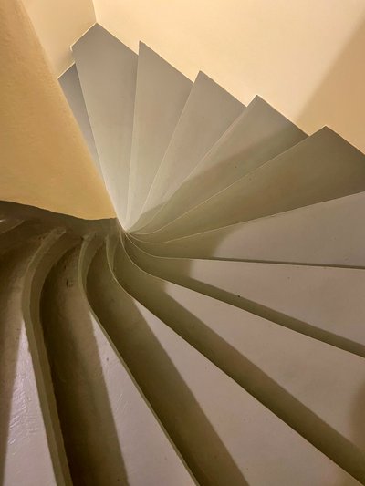 Composición - Escaleras, 2022 (foto) de Cécile Jamet