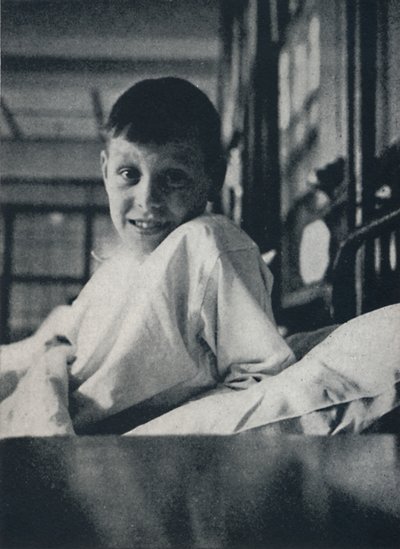 Un niño pequeño que respira ligeramente, y siente su vida en cada miembro, ¿qué debería saber? de Cecil Beaton