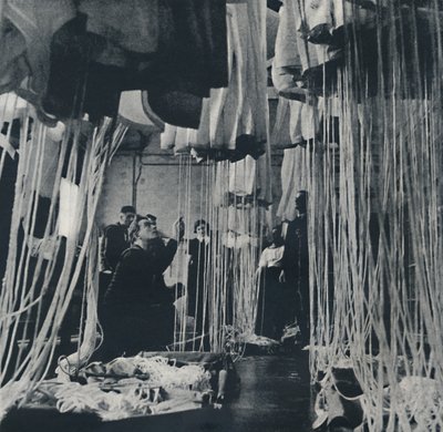 Tela de la vida probando paracaídas para la Flota Aérea, 1941 de Cecil Beaton