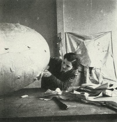 Reparación de globos de barrera de Cecil Beaton