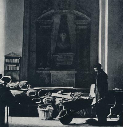 St. Mary-le-Bow después del primer bombardeo. Ahora está destruida de Cecil Beaton
