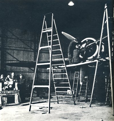 El trabajo del personal de tierra nunca termina, 1941 de Cecil Beaton