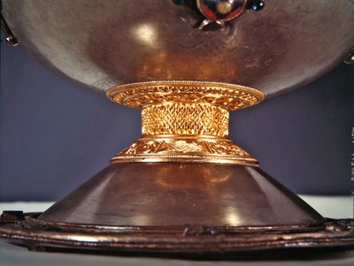 El Cáliz de Ardagh, Reerasta, Condado de Limerick (plata con dorado de plata, esmalte, latón y bronce) (detalle) de Celtic