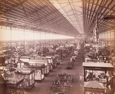 Edificio Principal, desde la galería este, Exposición del Centenario, Filadelfia de Centennial Photographic Co.