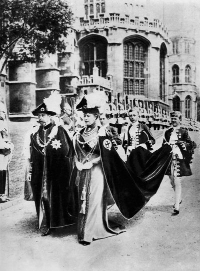 Rey Jorge V y Reina María con las túnicas de los Caballeros de la Jarretera, Windsor, 1937 de Central Press