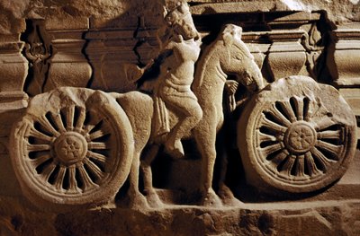 Fragmento de pedestal de un jinete y carro de Khuong My de Cham School