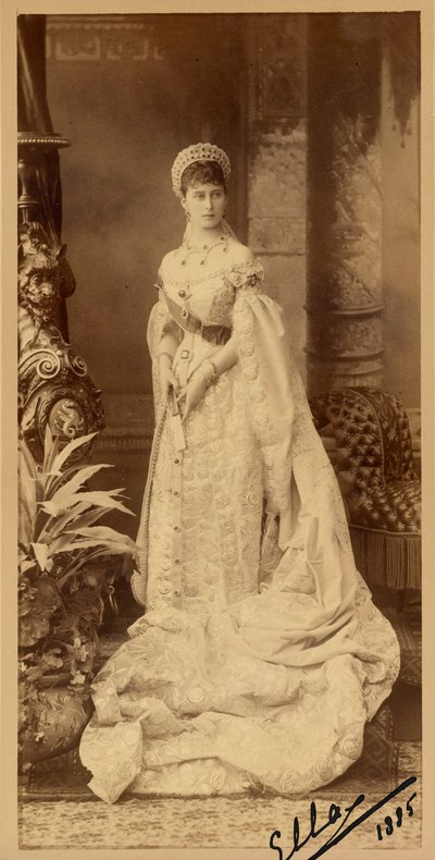 Elisabeth Fiodorovna de Russie (Elisabeth de Hesse Darmstadt) (1864-1918) - Retrato de la Gran Duquesa Elizaveta Fiodorovna (1864-1918), Princesa Isabel de Hesse y del Rin, por Bergamasco, Charles (Karl) (1830-1896). Fotografía en gelatina de plata de Charles Bergamasco