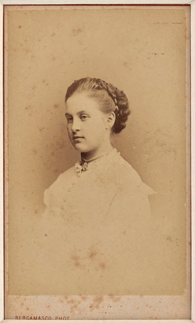 Olga Constantinovna de Russie - Portrait of Grand Duchess Olga Constantinovna of Russia (1851-1926) par Bergamasco, Charles (Karl) (1830-1896). Fotografía de Charles Bergamasco