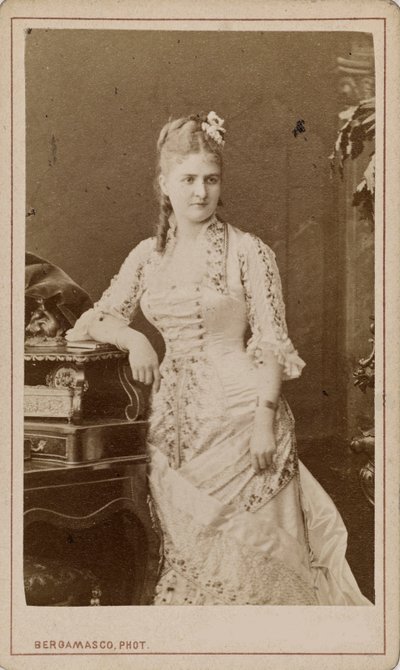 Retrato de la cantante de ópera Caroline Salla Caroline Louise de Septavaux, c. 1880 de Charles Bergamasco