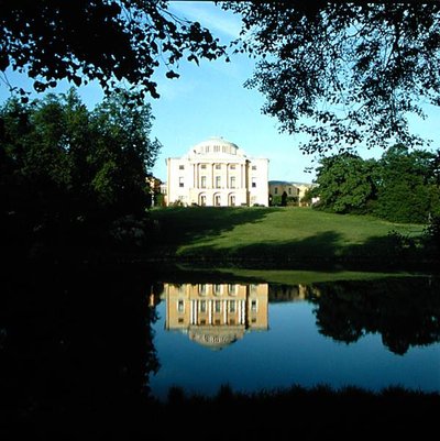 Vista de la fachada del palacio desde las orillas del río Slavyenka, comenzado en 1782 de Charles Cameron