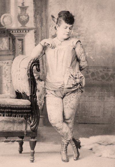 Retrato de Nora Hilderbrandt la mujer tatuada, c.1896 de Charles Eisenmann