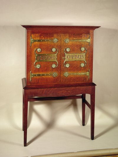 Gabinete Chaucer de Kelmscott, diseñado por C.F.A. Voysey y hecho por F. Coote, 1899 de Charles Francis Annesley Voysey
