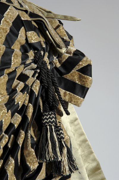 Vestido de noche, c.1884 (detalle de la cola) de Charles Frederick Worth