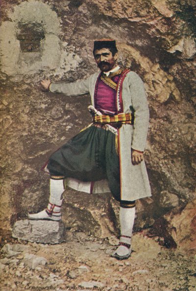 Un montenegrino en traje de fiesta, c. 1913 de Charles J. S. Makin