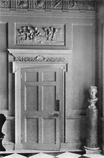 Un Umbral en el Salón de Charles Latham