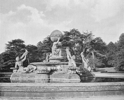 Una fuente de piedra de Charles Latham
