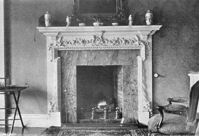Una Chimenea Esculpida de Charles Latham