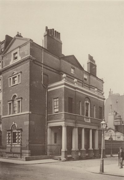 Casa de la Esquina, Calle South Audley, Oeste de Charles Latham
