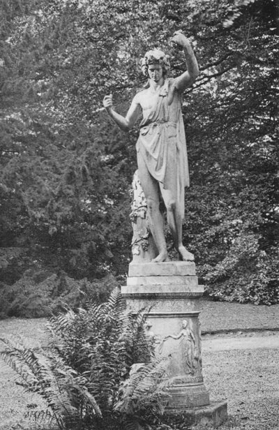 Ribston Hall: Una estatua de jardín de Charles Latham