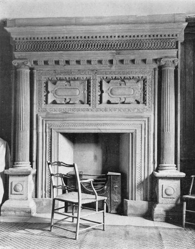 La chimenea de la habitación de invitados de Charles Latham