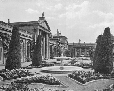 Las fuentes de mármol en los jardines de la Orangerie de Charles Latham