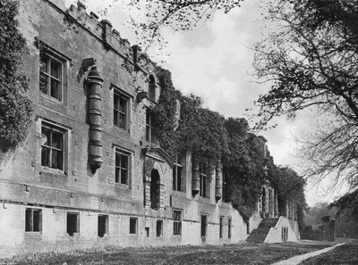 El Lado Suroeste del Edificio Nuevo de Charles Latham