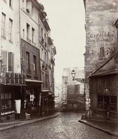 Rue de la Montagne-Sainte-Geneviève cerca de la intersección de Rue LaPlace..., 1865-69 de Charles Marville