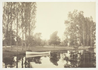 Sin título, c. 1850. [Barco en un lago en el Bois de Boulogne, un parque en París] de Charles Marville