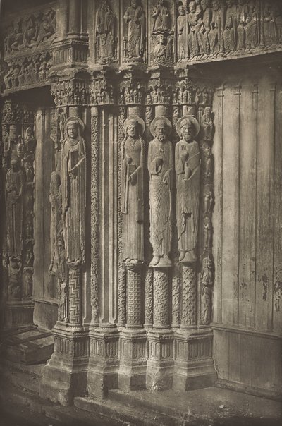 Catedral de Chartres. Puerta derecha del Portal Real, lado oeste, siglo XII, antes de julio de 1857 de Charles Nègre