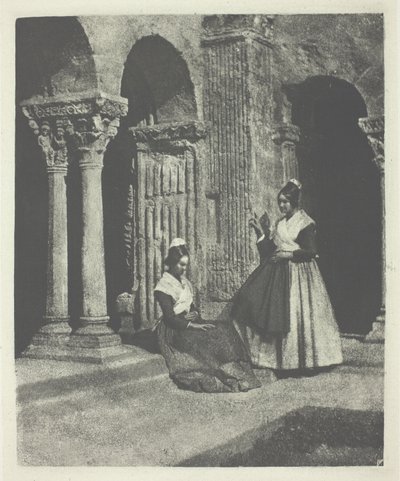Dos mujeres de Arles en el claustro de Saint-Trophime en Arles de Charles Nègre