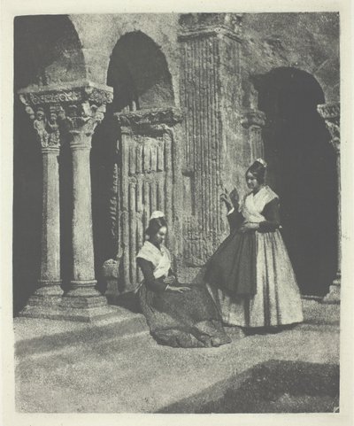Dos arlesianas en el claustro de Saint-Trophime de Arles de Charles Nègre