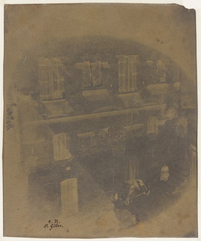 Parte inferior de la fachada de una casa románica en Saint-Gilles du Gard, 1852 de Charles Nègre