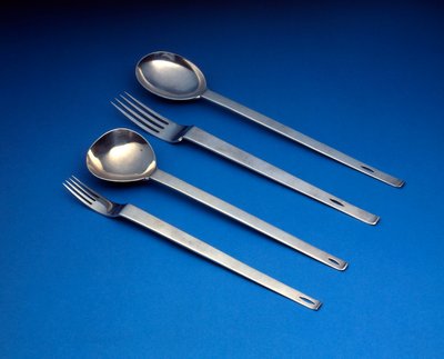Un conjunto de cuatro cucharas y tenedores de plata de D.W. Hislop de Charles Rennie Mackintosh