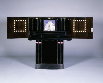 Un gabinete de escritura diseñado para Walter W. Blackie Esq., Hill House, Edimburgo de Charles Rennie Mackintosh