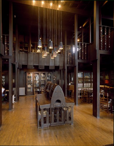 Vista interior de la sala de lectura de la Escuela de Bellas Artes de Charles Rennie Mackintosh