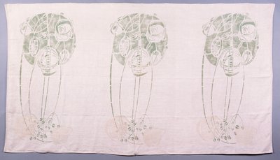 Panel de Tres Motivos de Rosas Estilizadas en Verde y Crema, para un Respaldo de un Asiento de Esquina en la Sala de Estar en 14 Kingsborough Gardens, c.1900 de Charles Rennie Mackintosh