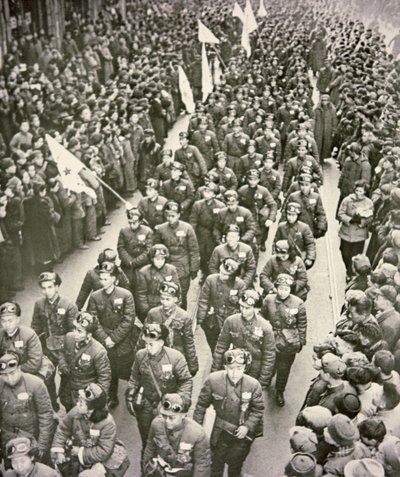 Cuerpo Médico Chino saliendo de Shanghái hacia Corea en 1951 de Chinese Photographer