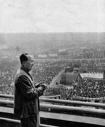 Retrato del Jefe de Estado chino Mao Tse-Tung (Mao Ze-Dong o Mao Zedong o Mao Tse Toung o Mao Tso Tong) (1893-1976) durante la Conmemoración del Partido Comunista. China, hacia 1960. de Chinese Photographer