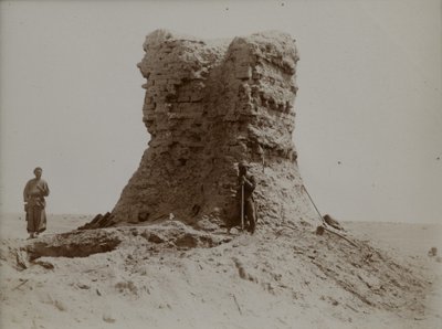 Sitio donde se encontró la carta de Sogdian, uno de los documentos en papel de Sogdian más antiguos (c.313CE), Dunhuang, China (fotografía en blanco y negro) de Chinese Photographer