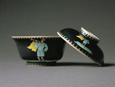 Un azucarero con tapa, Período Qianlong (1736-95) c.1740 (porcelana) de Chinese School