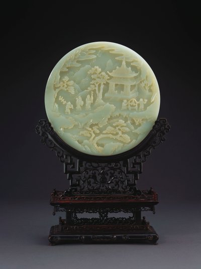 Una pantalla de mesa circular de jade blanco que representa a eruditos acercándose a un pabellón de Chinese School