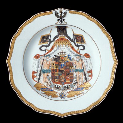 Un plato de cena armorial, Período Qianlong (1736-95) c.1755 (porcelana) de Chinese School