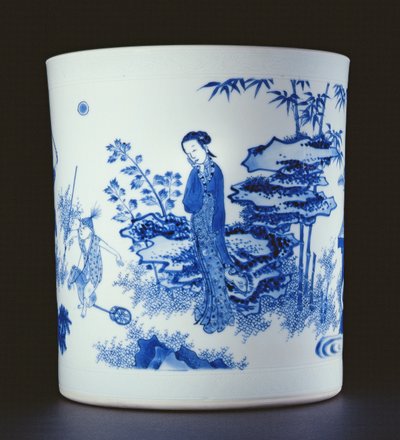 Pincelera azul y blanca pintada con una dama y niños jugando a caballitos en un jardín, Chongzheng, 1630-44 de Chinese School