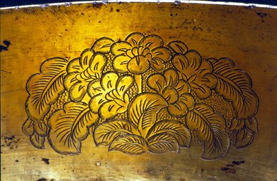 Detalle de una palangana grabada, dinastía Tang de Chinese School